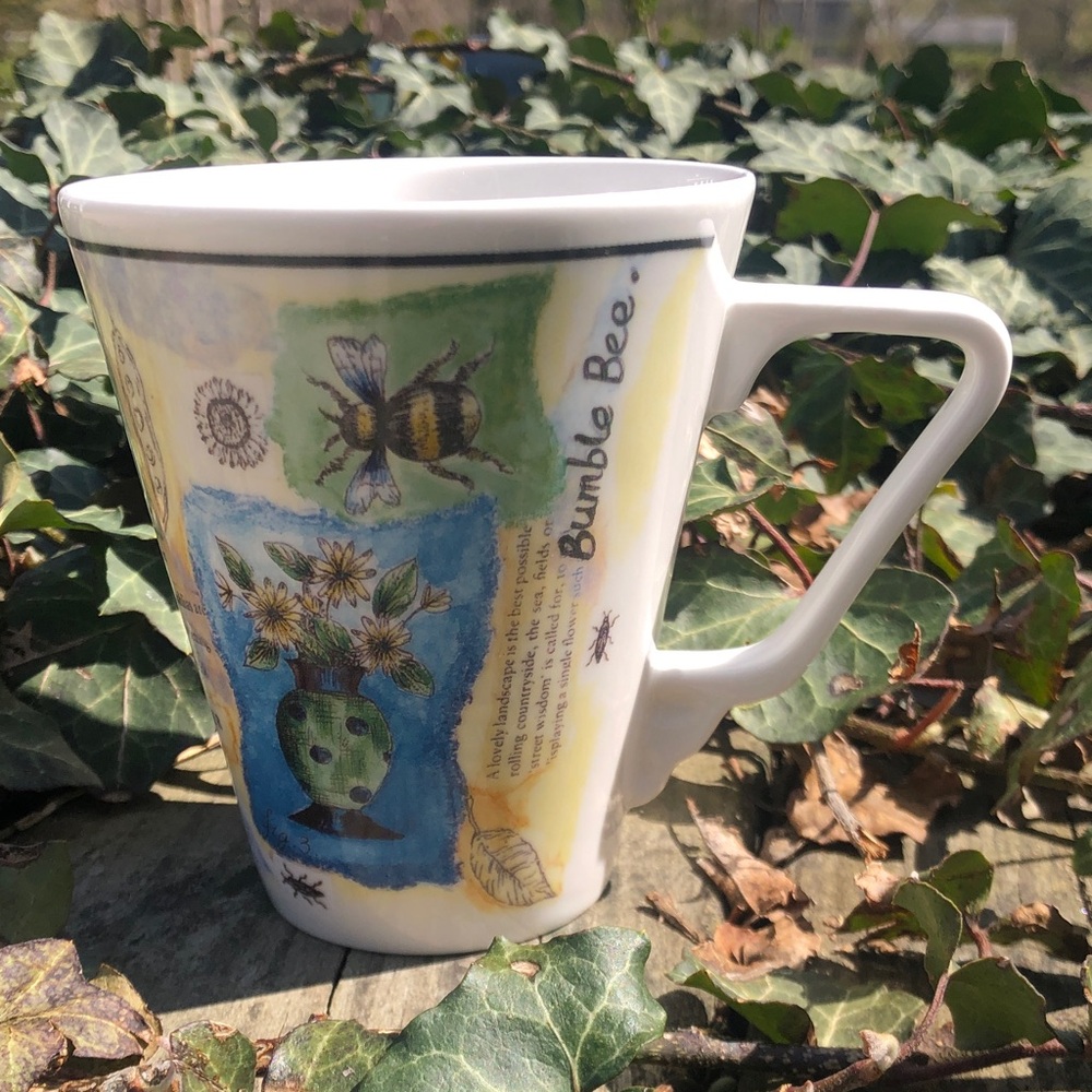 Ceramic Bumble Bee Accent Mug - White with Yellow and Green Details